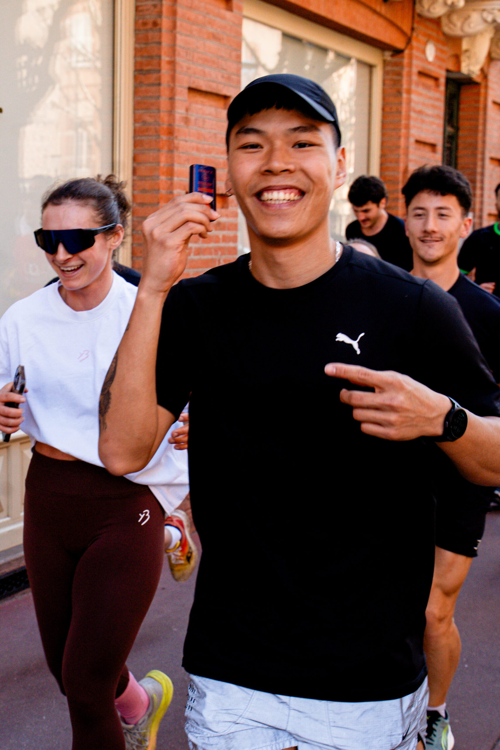 Groupe d'un run club en ville, ambiance conviviale